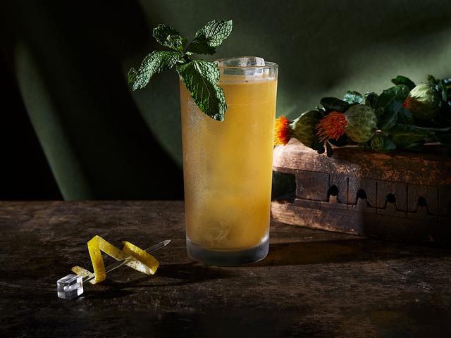 Looking for an easy, yet sophisticated drink that’s sure to please the